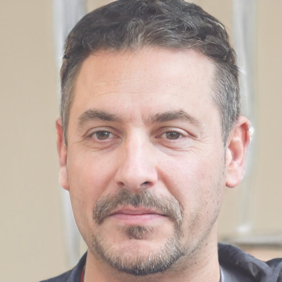 Portrait de Marc Dubois, instructeur financier